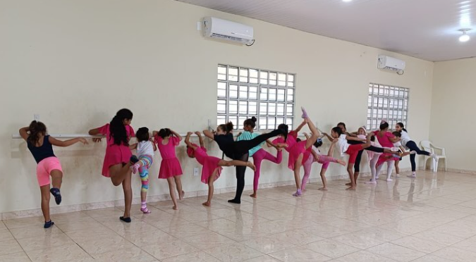 Alunas do projeto de Balé.